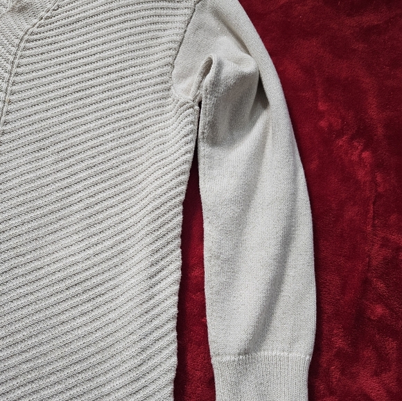 Chaps Women Large V-Neck Ivory Metallic Gold Shimmering Knit Sweater - Picture 3 of 8